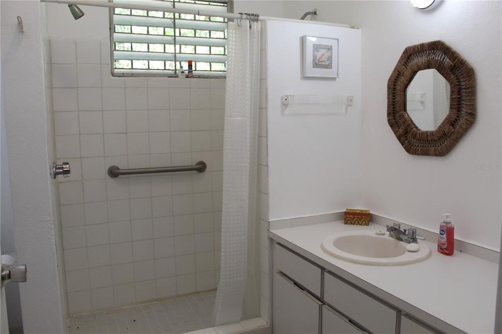 Activo con contrato: $359,000 (3 camas, 2 baños, 1500 Pies cuadrados)