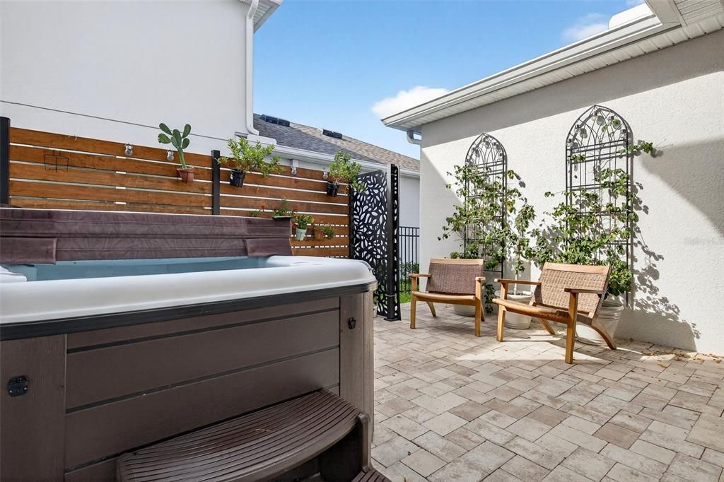 Activo con contrato: $498,500 (3 camas, 2 baños, 1994 Pies cuadrados)