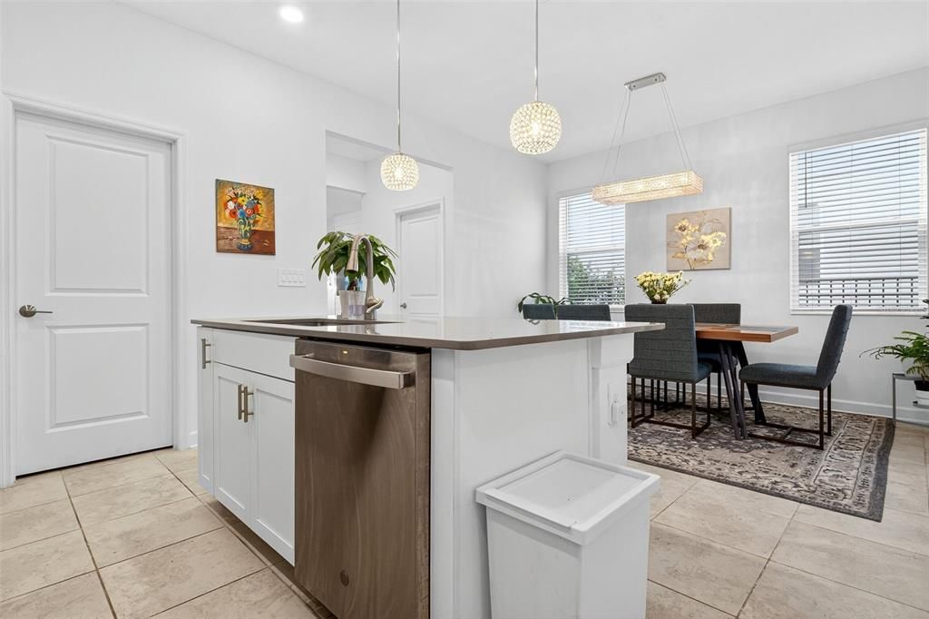 Activo con contrato: $498,500 (3 camas, 2 baños, 1994 Pies cuadrados)