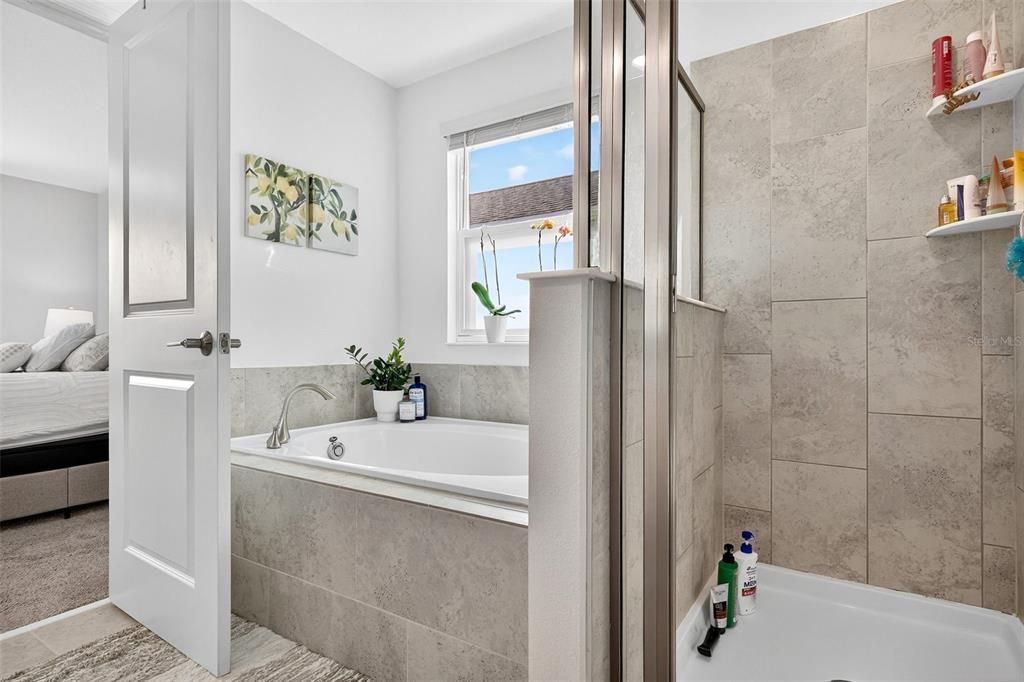 Activo con contrato: $498,500 (3 camas, 2 baños, 1994 Pies cuadrados)