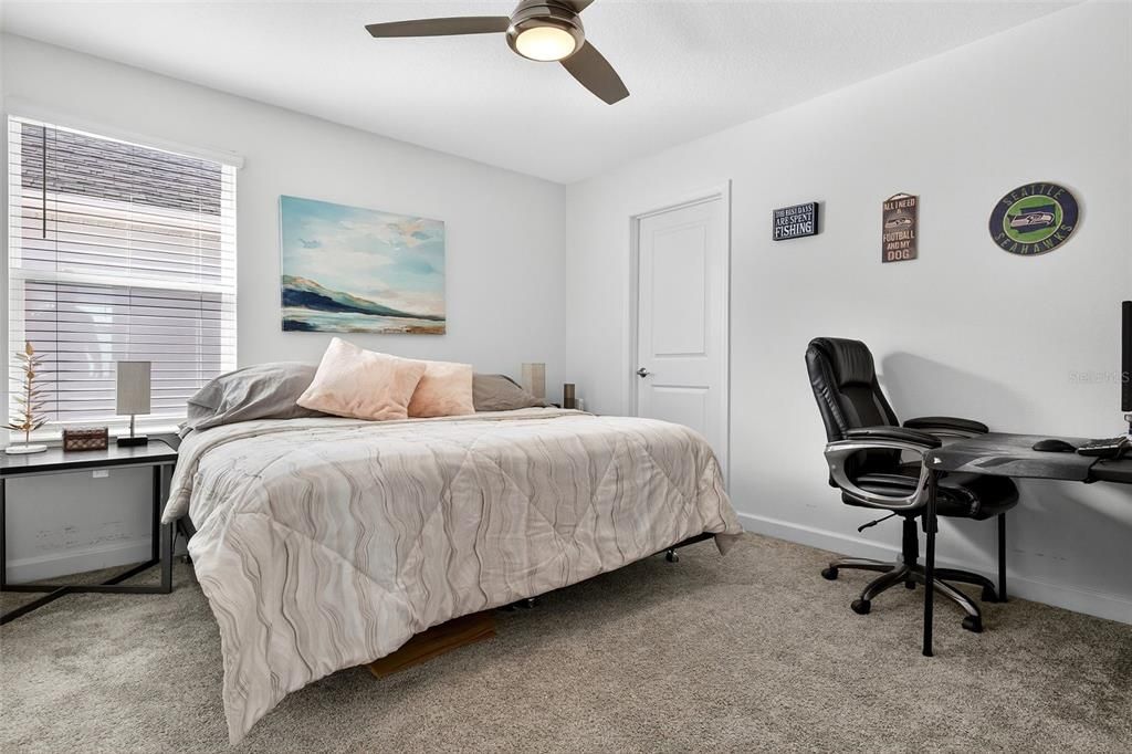 Activo con contrato: $498,500 (3 camas, 2 baños, 1994 Pies cuadrados)