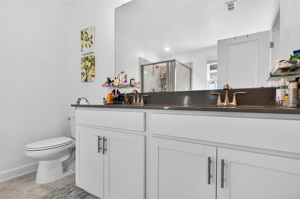 Activo con contrato: $498,500 (3 camas, 2 baños, 1994 Pies cuadrados)