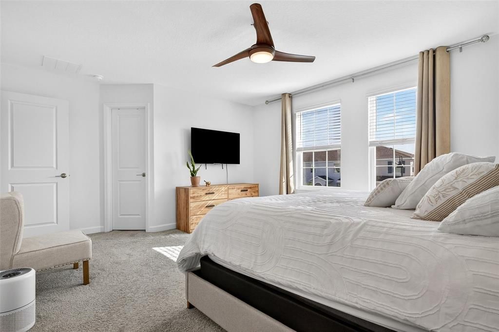 Activo con contrato: $498,500 (3 camas, 2 baños, 1994 Pies cuadrados)