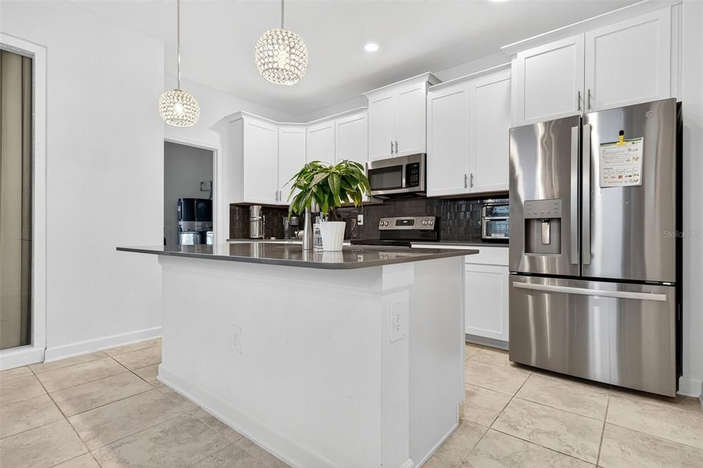 Activo con contrato: $498,500 (3 camas, 2 baños, 1994 Pies cuadrados)