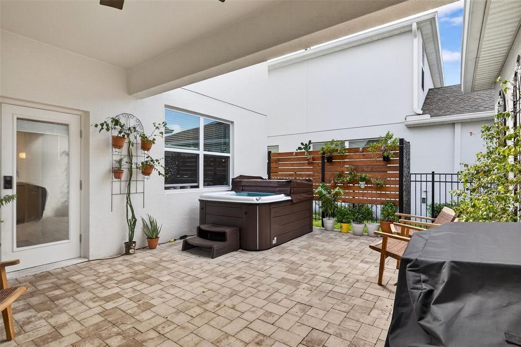 Activo con contrato: $498,500 (3 camas, 2 baños, 1994 Pies cuadrados)