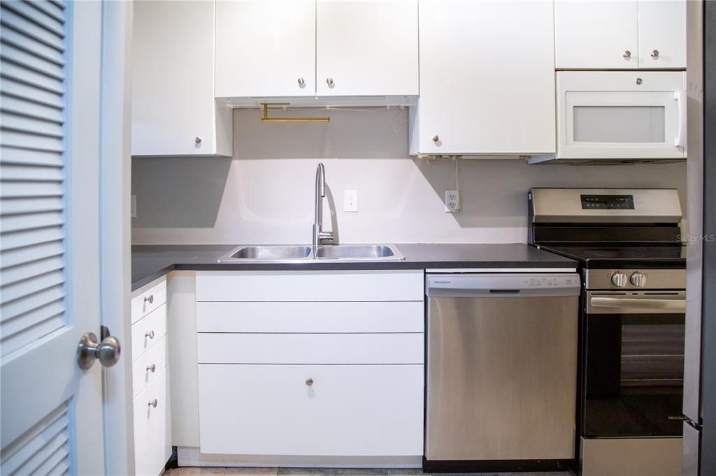 En Venta: $179,900 (2 camas, 2 baños, 955 Pies cuadrados)