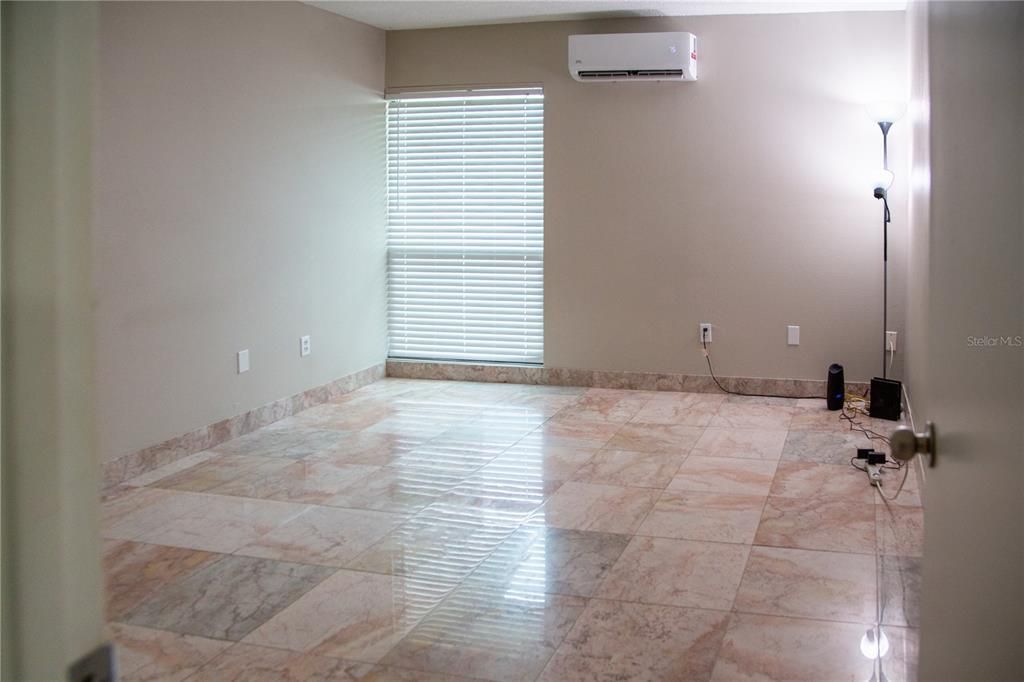 En Venta: $179,900 (2 camas, 2 baños, 955 Pies cuadrados)