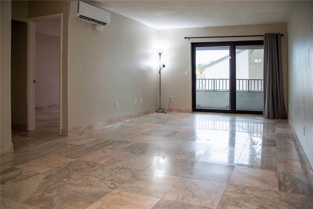 En Venta: $179,900 (2 camas, 2 baños, 955 Pies cuadrados)