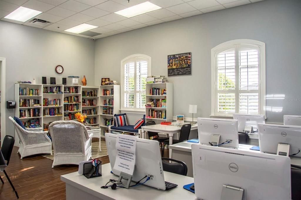 На продажу: $359,900 (3 спален, 2 ванн, 1816 Квадратных фут)