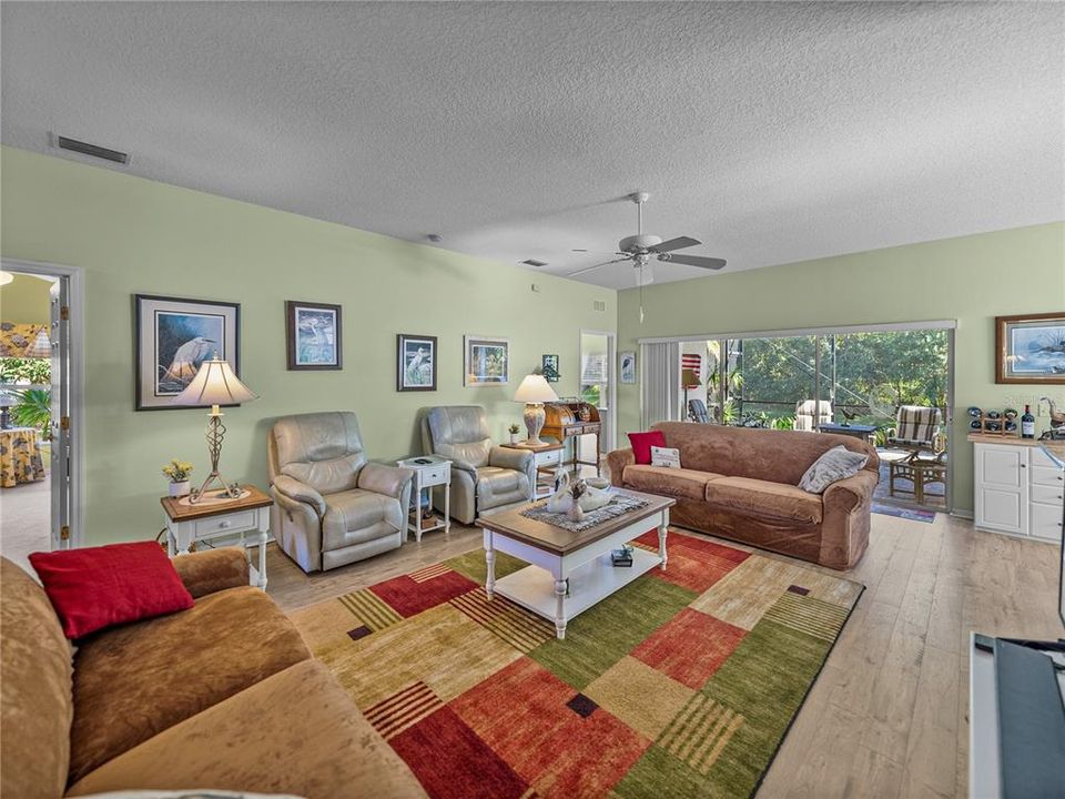 На продажу: $359,900 (3 спален, 2 ванн, 1816 Квадратных фут)