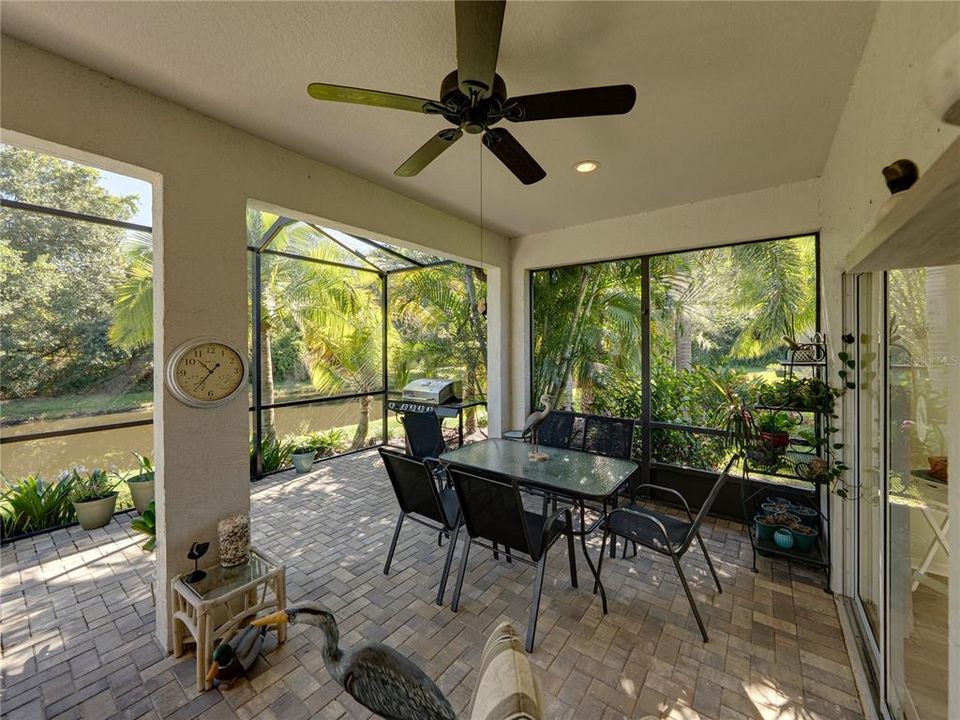 На продажу: $359,900 (3 спален, 2 ванн, 1816 Квадратных фут)