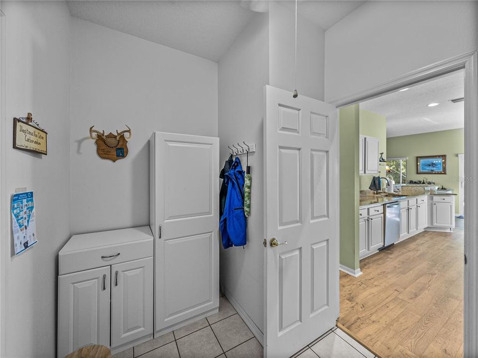 На продажу: $359,900 (3 спален, 2 ванн, 1816 Квадратных фут)