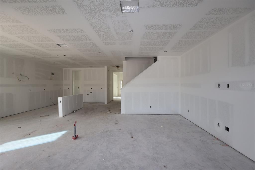 Под контрактом: $584,990 (5 спален, 4 ванн, 3556 Квадратных фут)