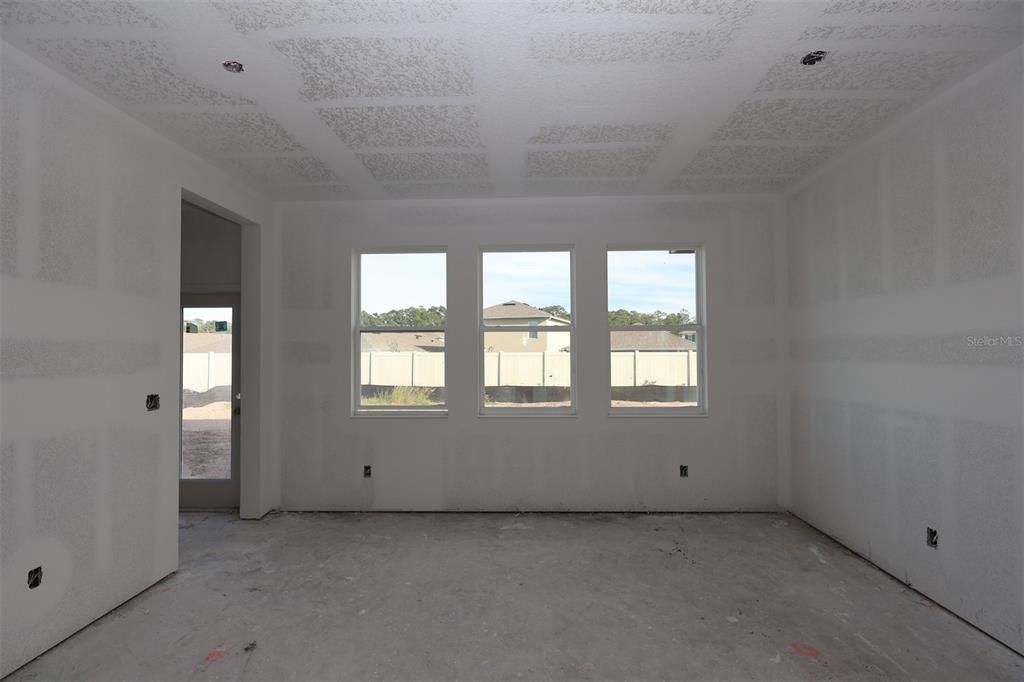 Под контрактом: $584,990 (5 спален, 4 ванн, 3556 Квадратных фут)