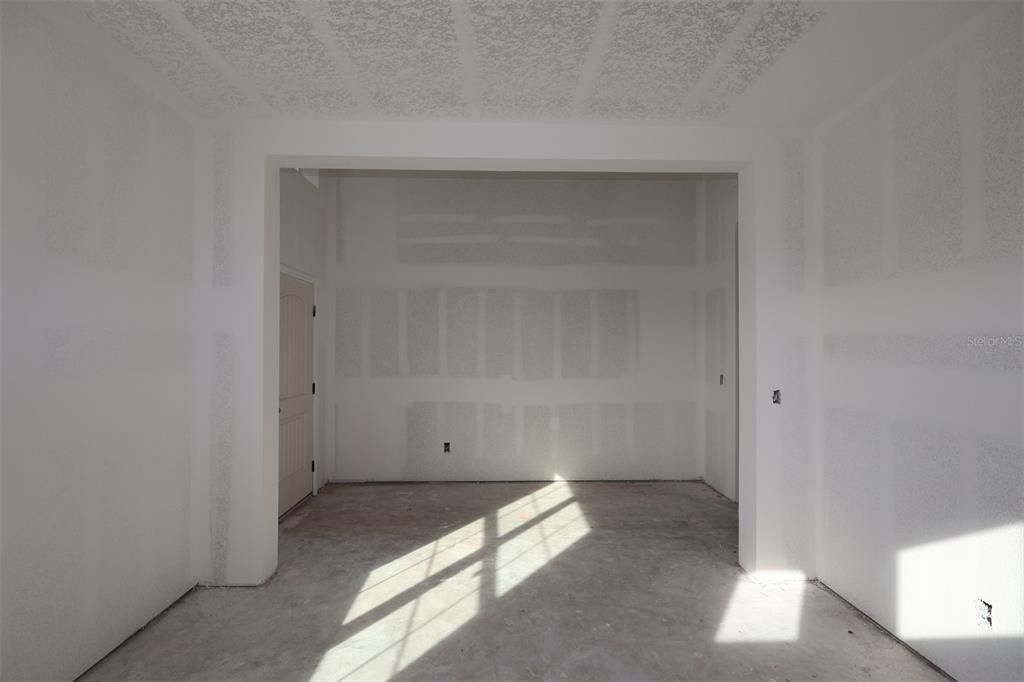 Под контрактом: $584,990 (5 спален, 4 ванн, 3556 Квадратных фут)