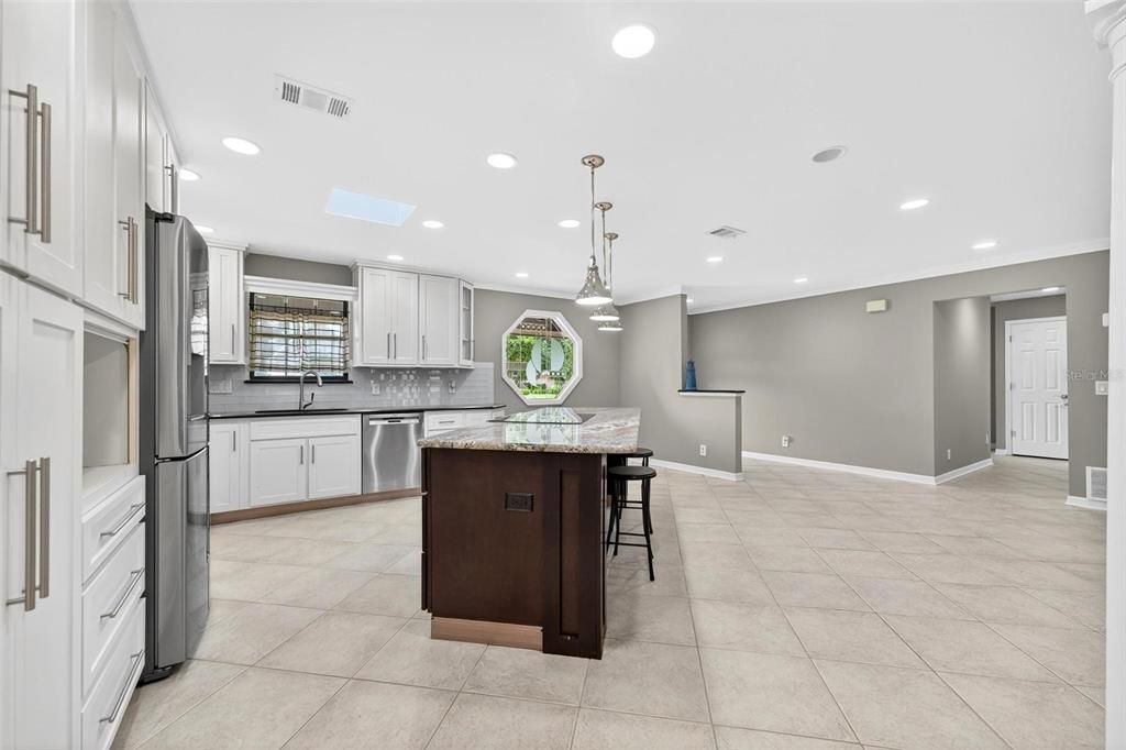 En Venta: $499,000 (3 camas, 2 baños, 2114 Pies cuadrados)