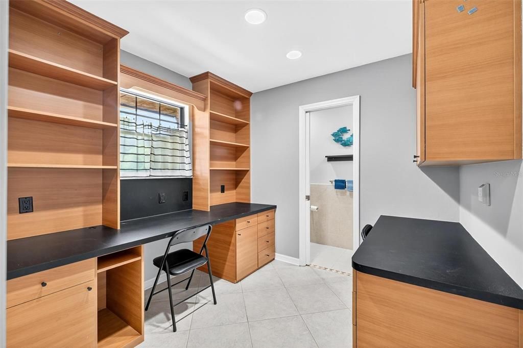 En Venta: $499,000 (3 camas, 2 baños, 2114 Pies cuadrados)