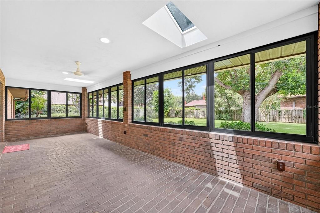 En Venta: $499,000 (3 camas, 2 baños, 2114 Pies cuadrados)