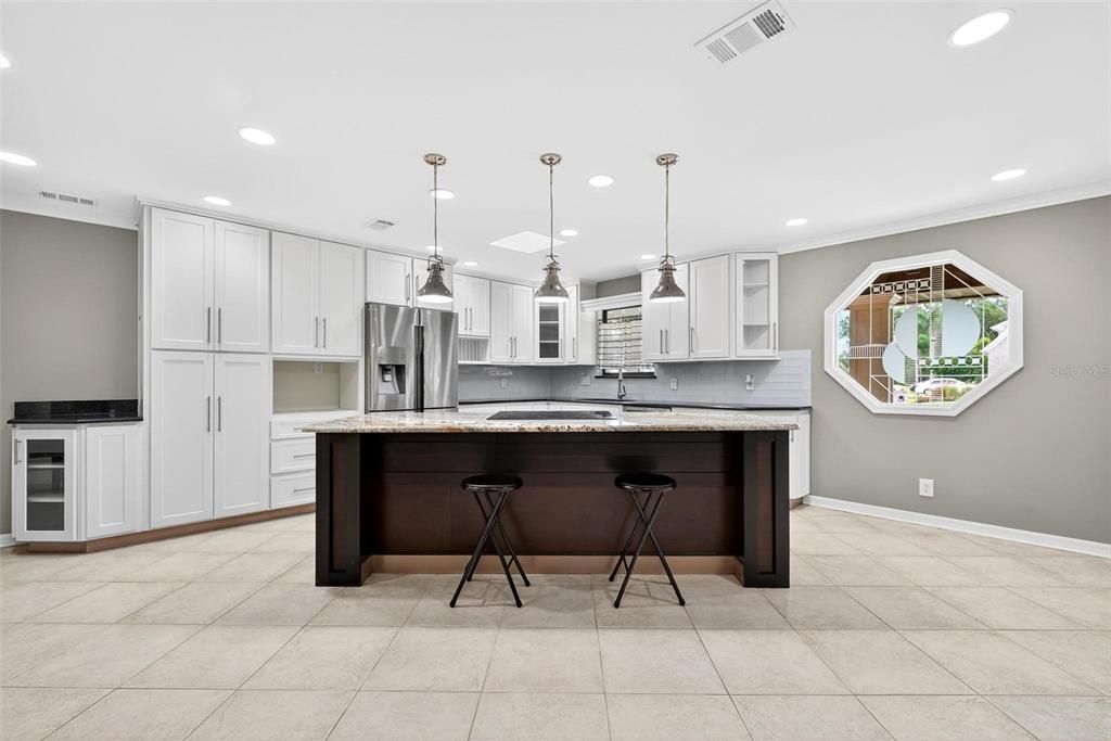 En Venta: $499,000 (3 camas, 2 baños, 2114 Pies cuadrados)