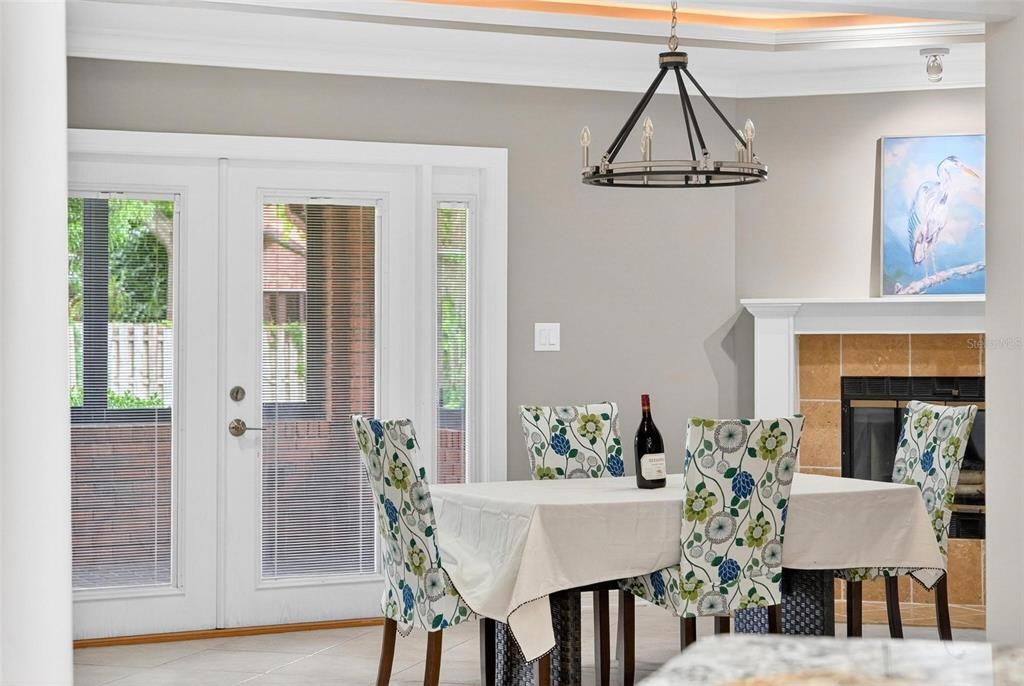 En Venta: $499,000 (3 camas, 2 baños, 2114 Pies cuadrados)