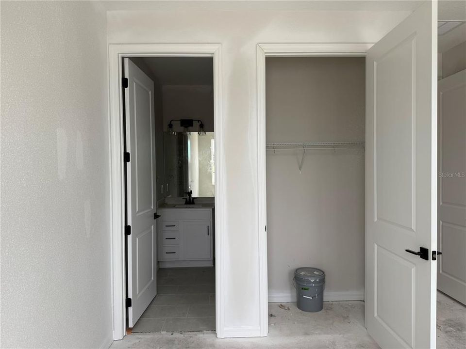 Active With Contract: $602,000 (5 beds, 4 baths, 3711 Square Feet)