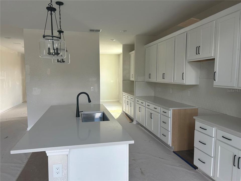 Active With Contract: $602,000 (5 beds, 4 baths, 3711 Square Feet)