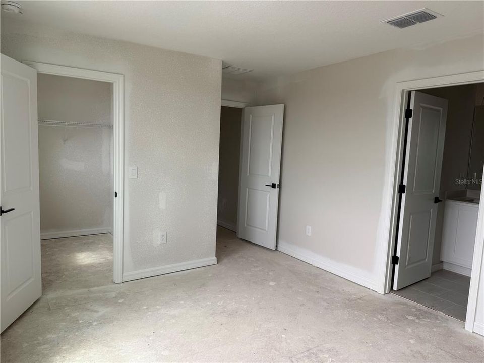 Active With Contract: $602,000 (5 beds, 4 baths, 3711 Square Feet)