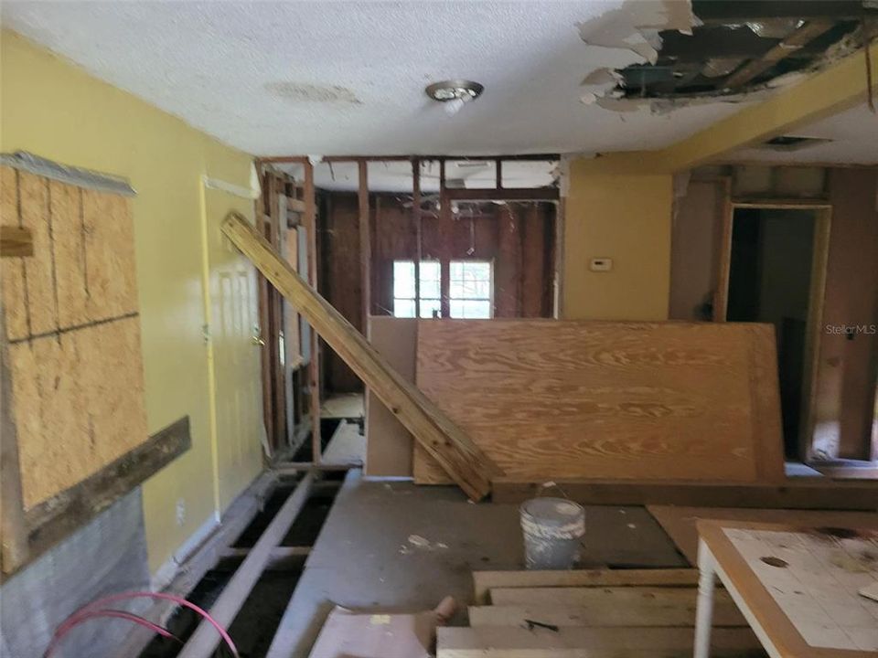 For Sale: $135,000 (2 beds, 1 baths, 1054 Square Feet)