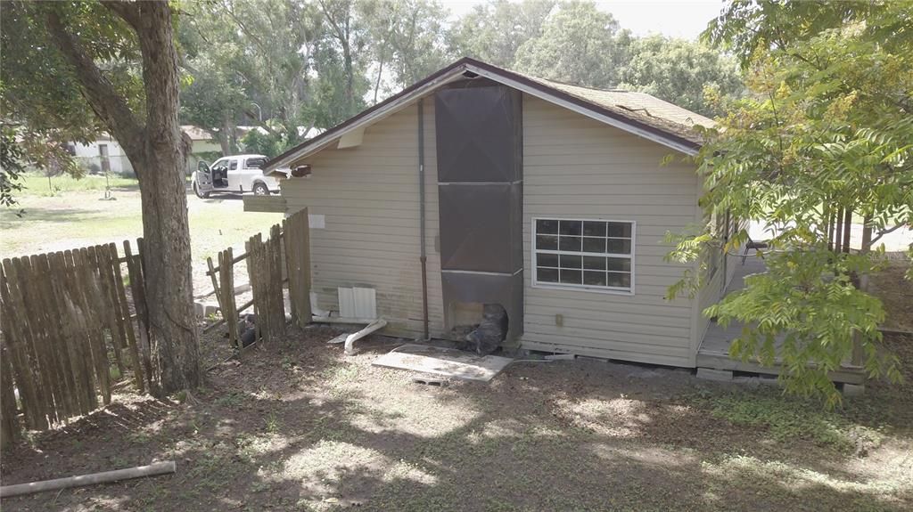 For Sale: $135,000 (2 beds, 1 baths, 1054 Square Feet)