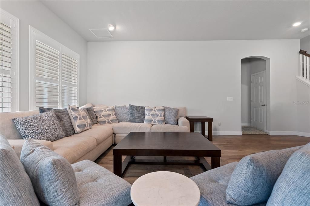 For Rent: $4,350 (5 beds, 3 baths, 2959 Square Feet)