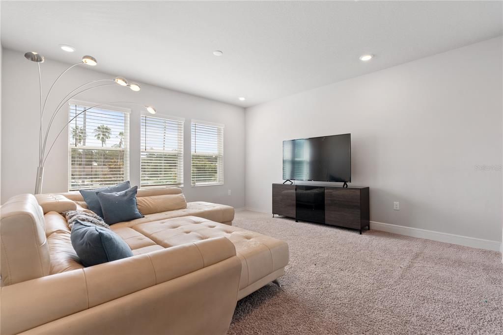 For Rent: $4,350 (5 beds, 3 baths, 2959 Square Feet)