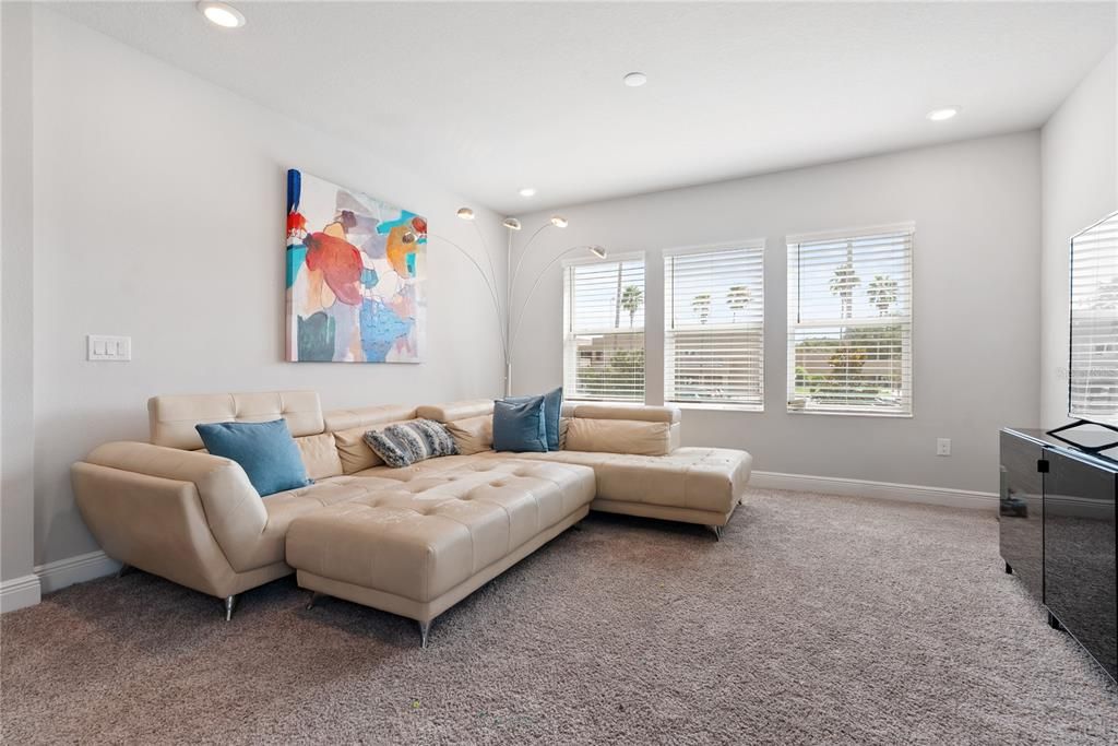 For Rent: $4,350 (5 beds, 3 baths, 2959 Square Feet)