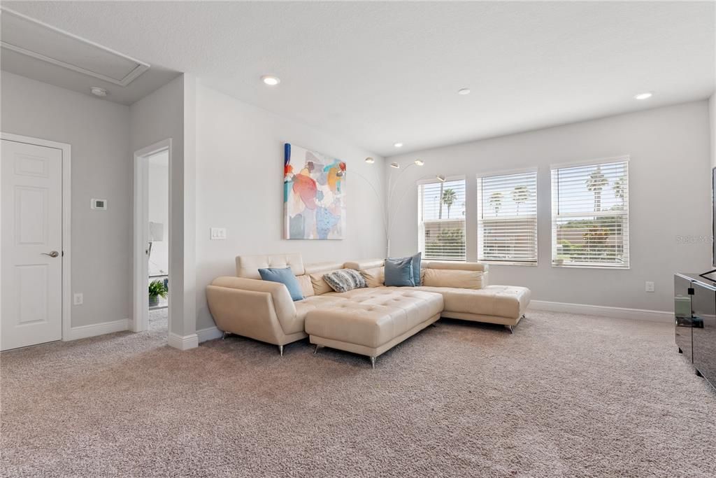 For Rent: $4,350 (5 beds, 3 baths, 2959 Square Feet)