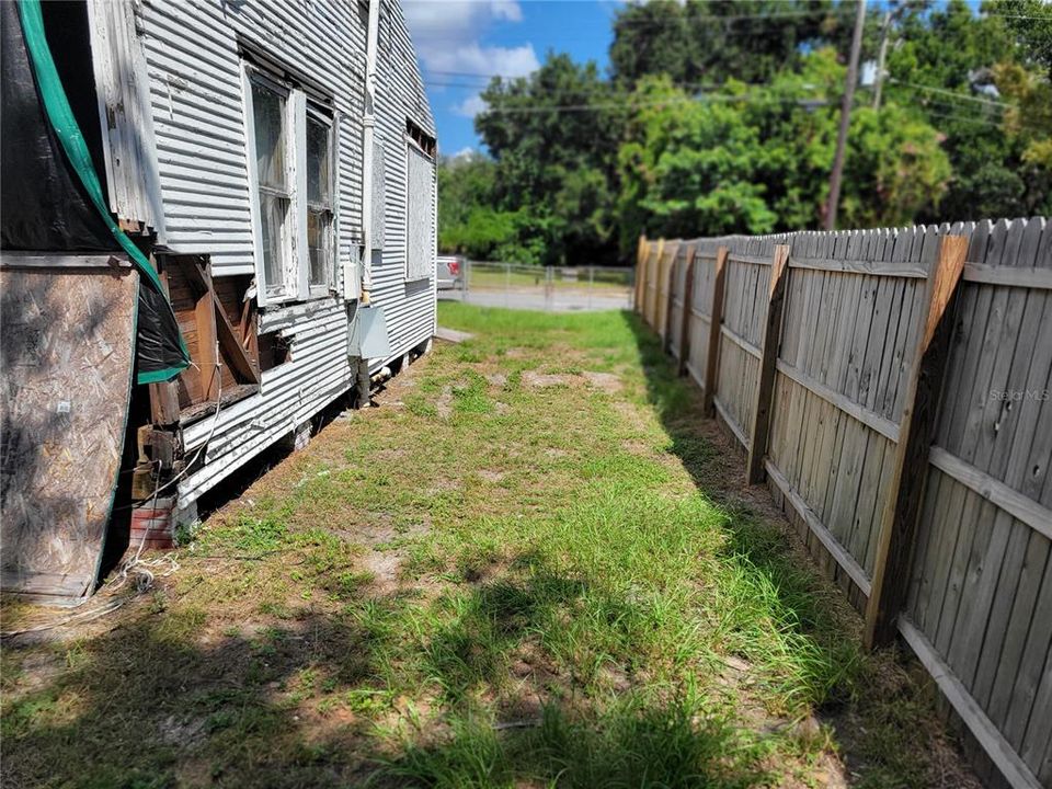 待售: $155,000 (2 贝兹, 1 浴室, 1176 平方英尺)