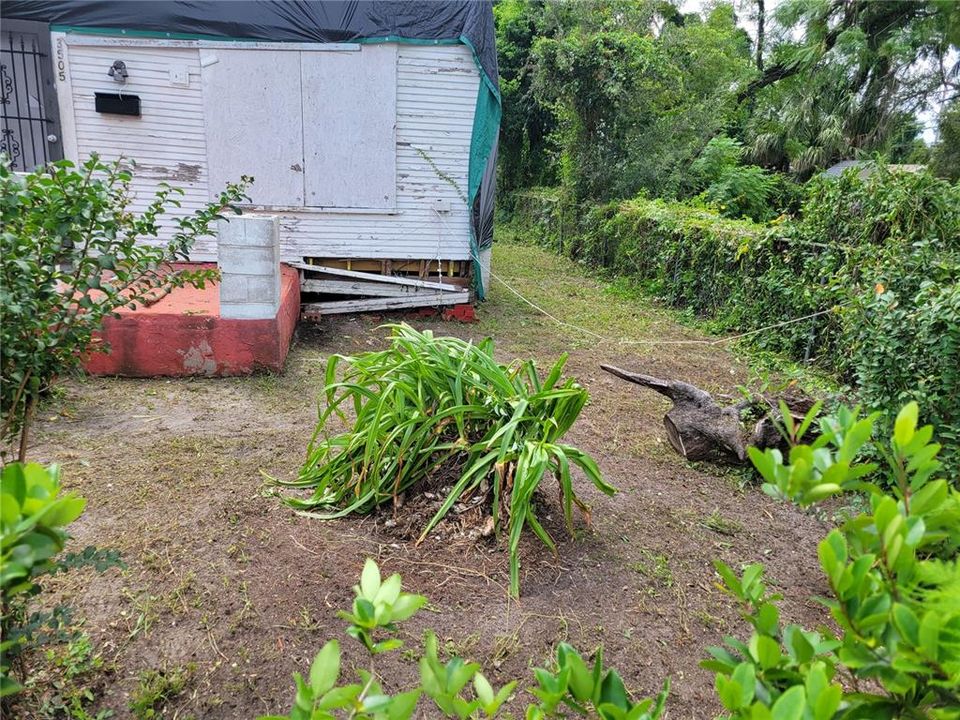 待售: $155,000 (2 贝兹, 1 浴室, 1176 平方英尺)