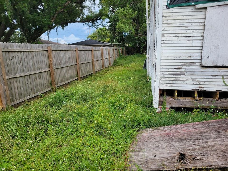 待售: $155,000 (2 贝兹, 1 浴室, 1176 平方英尺)