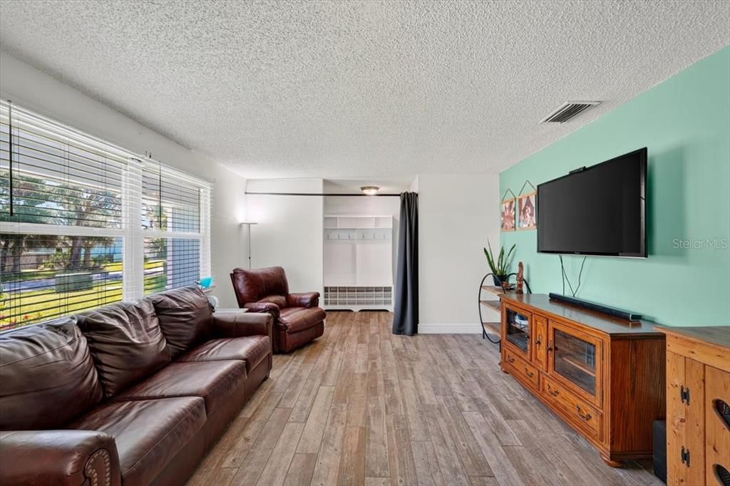 For Sale: $415,000 (3 beds, 2 baths, 1766 Square Feet)