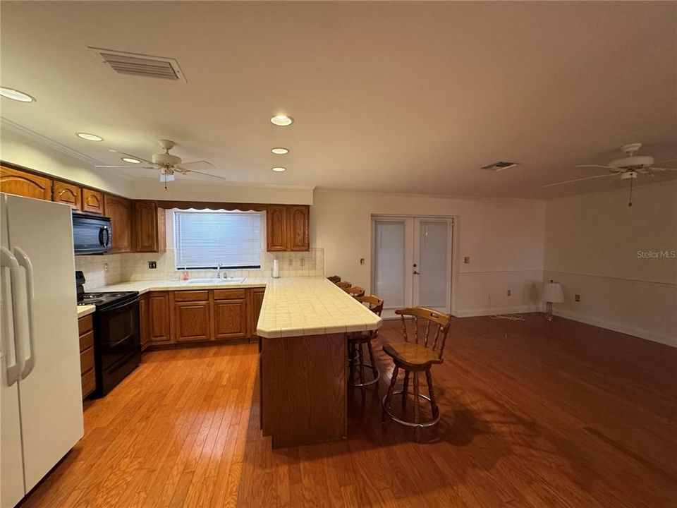 For Sale: $454,900 (3 beds, 2 baths, 1663 Square Feet)