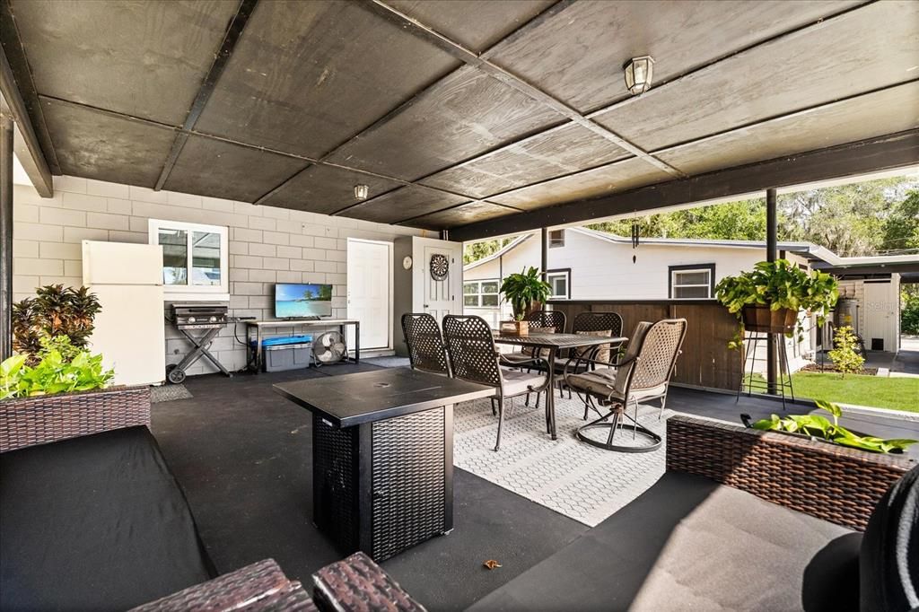 For Sale: $450,000 (4 beds, 2 baths, 2427 Square Feet)