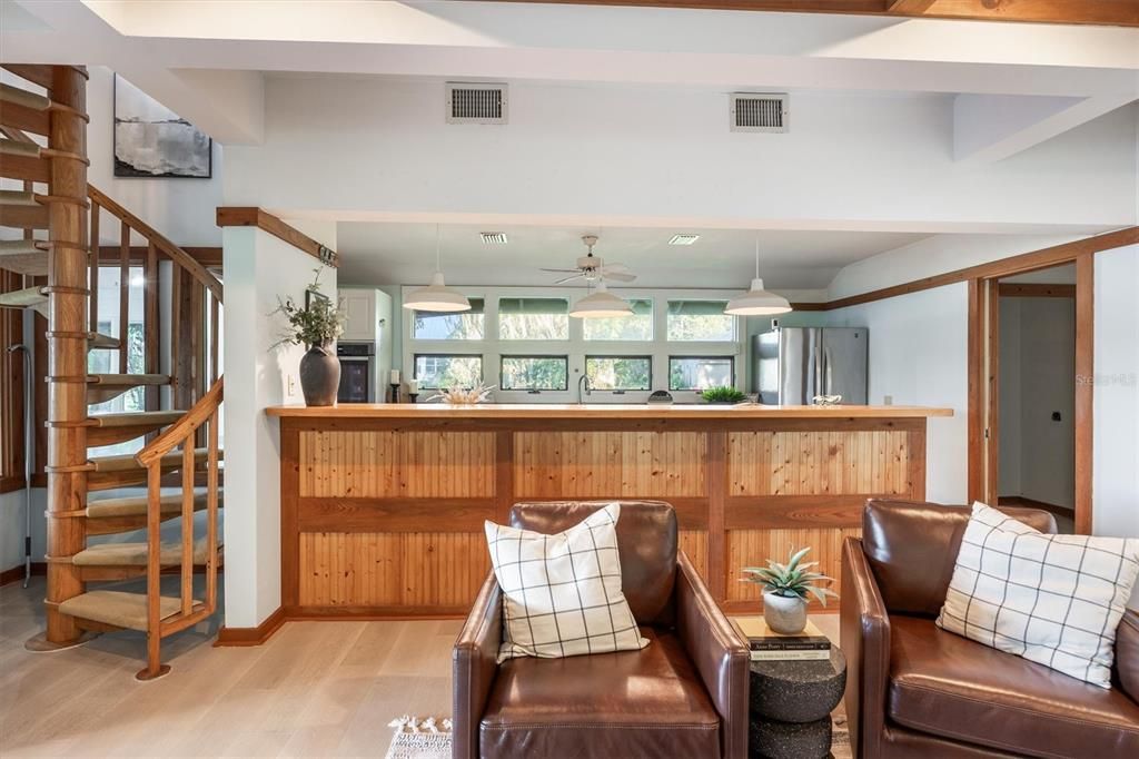 En Venta: $999,000 (3 camas, 2 baños, 2556 Pies cuadrados)