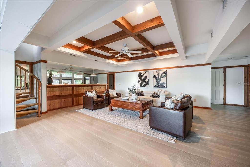 En Venta: $999,000 (3 camas, 2 baños, 2556 Pies cuadrados)