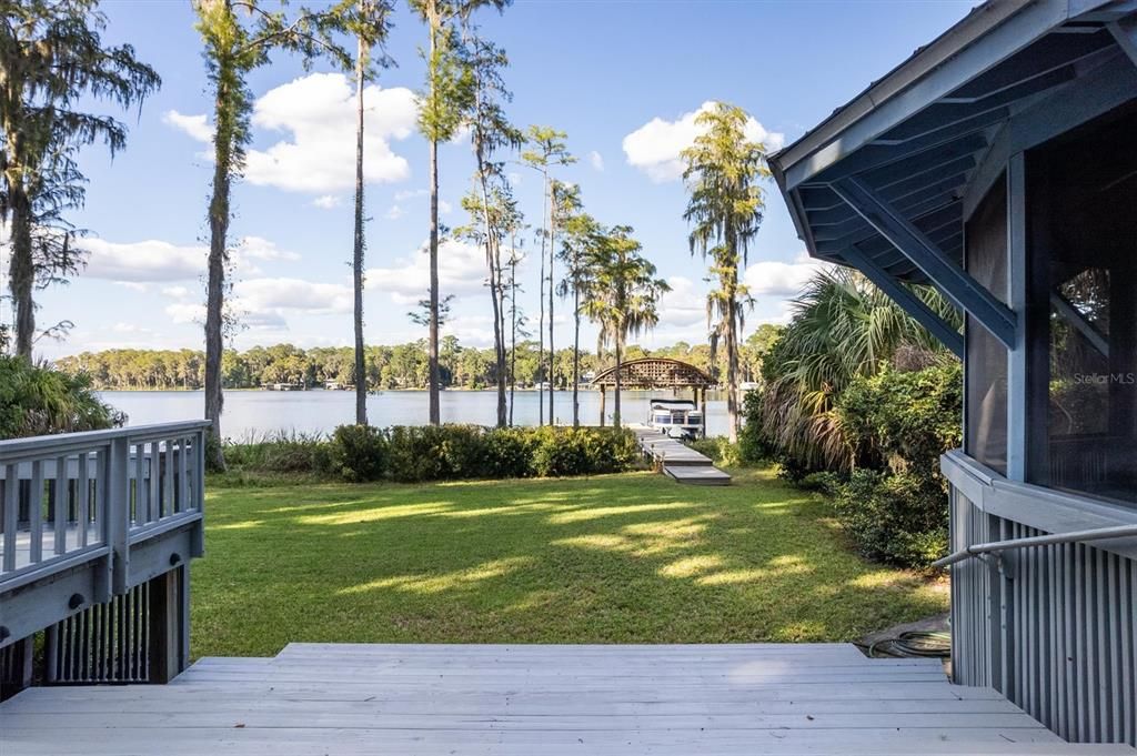 En Venta: $999,000 (3 camas, 2 baños, 2556 Pies cuadrados)