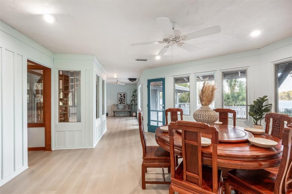 En Venta: $999,000 (3 camas, 2 baños, 2556 Pies cuadrados)