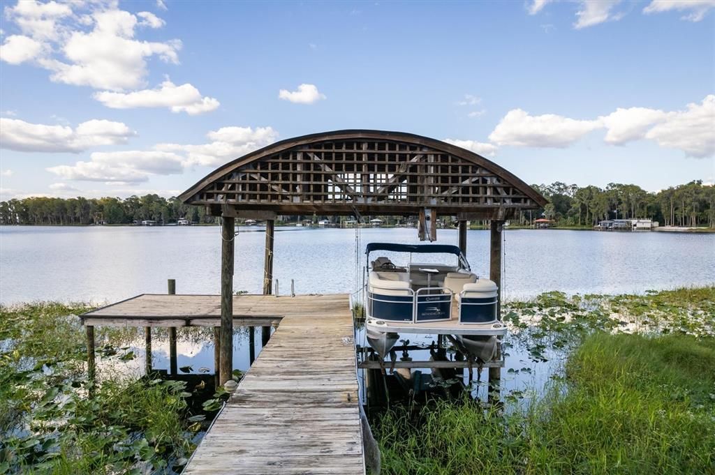 En Venta: $999,000 (3 camas, 2 baños, 2556 Pies cuadrados)