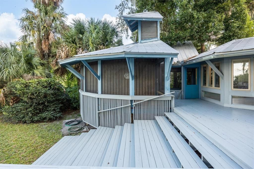 En Venta: $999,000 (3 camas, 2 baños, 2556 Pies cuadrados)