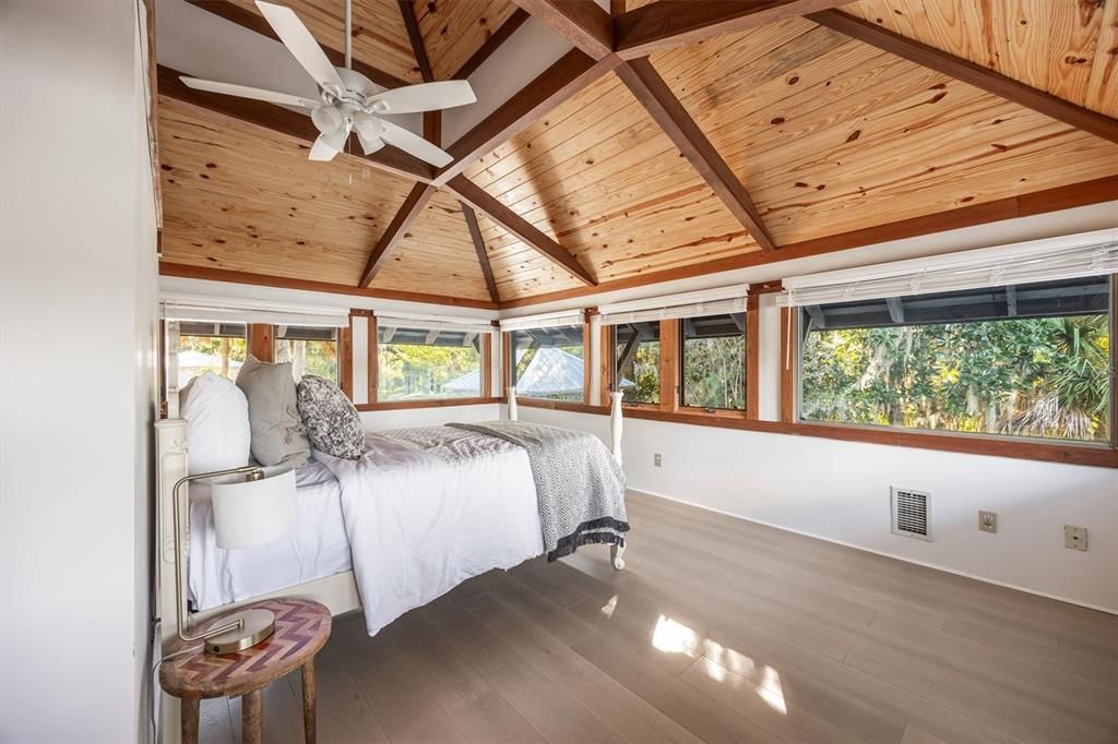 En Venta: $999,000 (3 camas, 2 baños, 2556 Pies cuadrados)