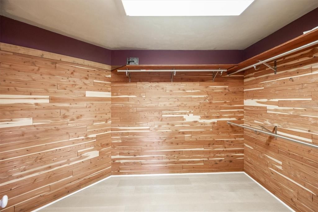 En Venta: $999,000 (3 camas, 2 baños, 2556 Pies cuadrados)