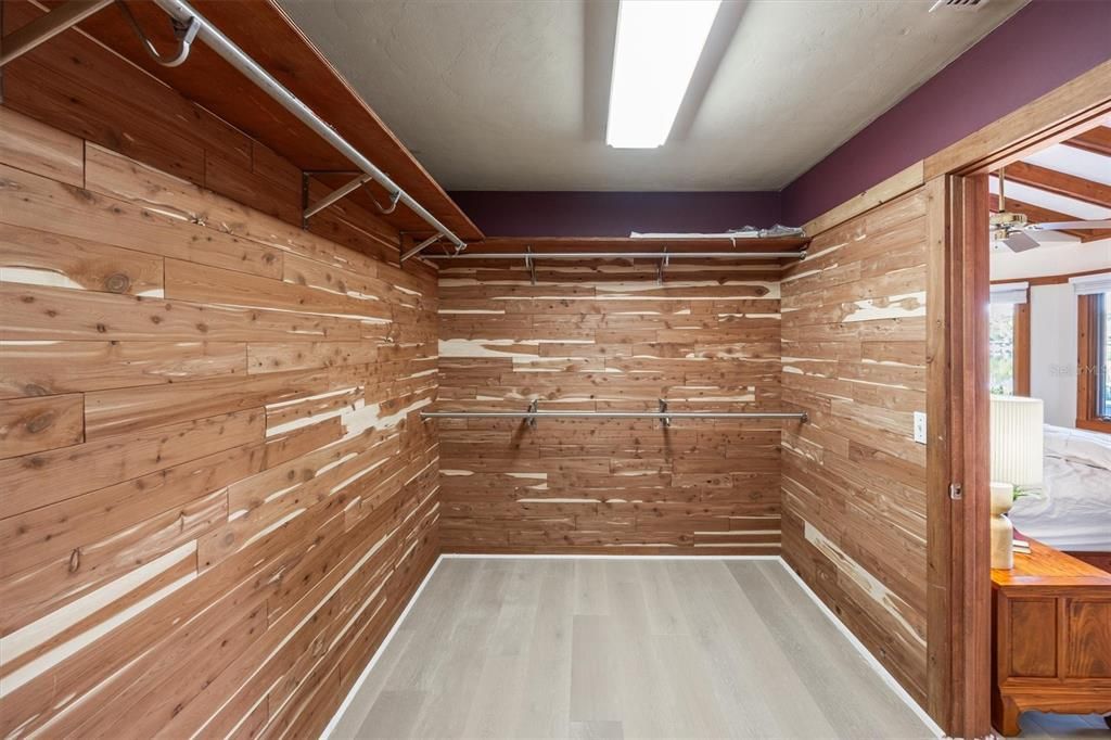 En Venta: $999,000 (3 camas, 2 baños, 2556 Pies cuadrados)