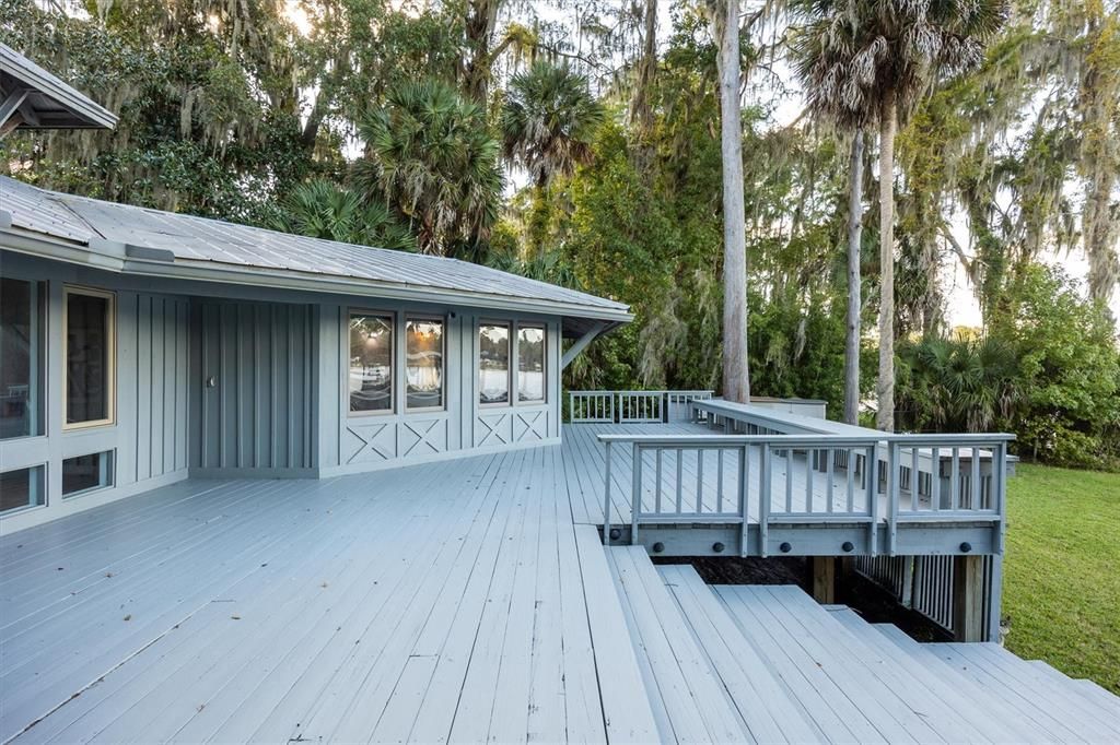 En Venta: $999,000 (3 camas, 2 baños, 2556 Pies cuadrados)