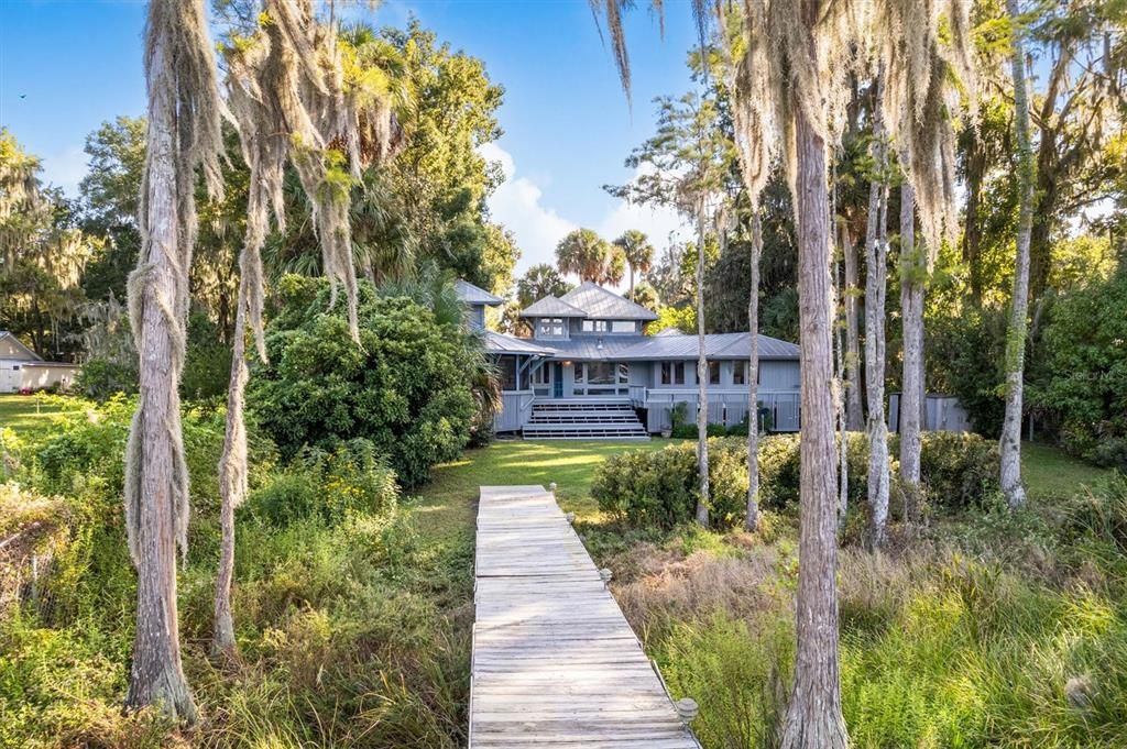 En Venta: $999,000 (3 camas, 2 baños, 2556 Pies cuadrados)